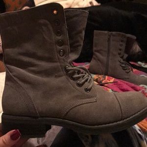 Gray combat boots with extra long shoelace